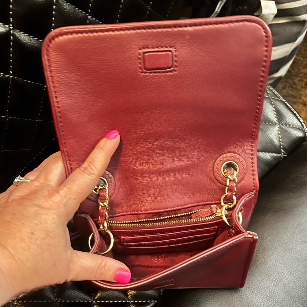 Tory Burch burgundy maroon, red Fleming bag, Crossbody, gold chain - Picture 12 of 13